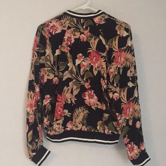Fashionable Floral Jacket - Picture 2 of 2